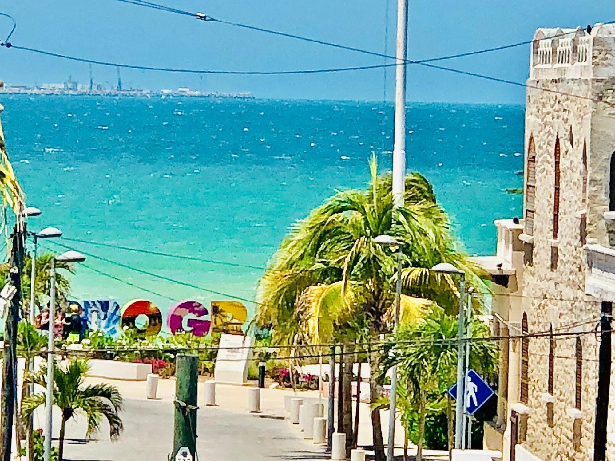 Malecon Beach House In Progreso 1 Block From Beach Exterior foto
