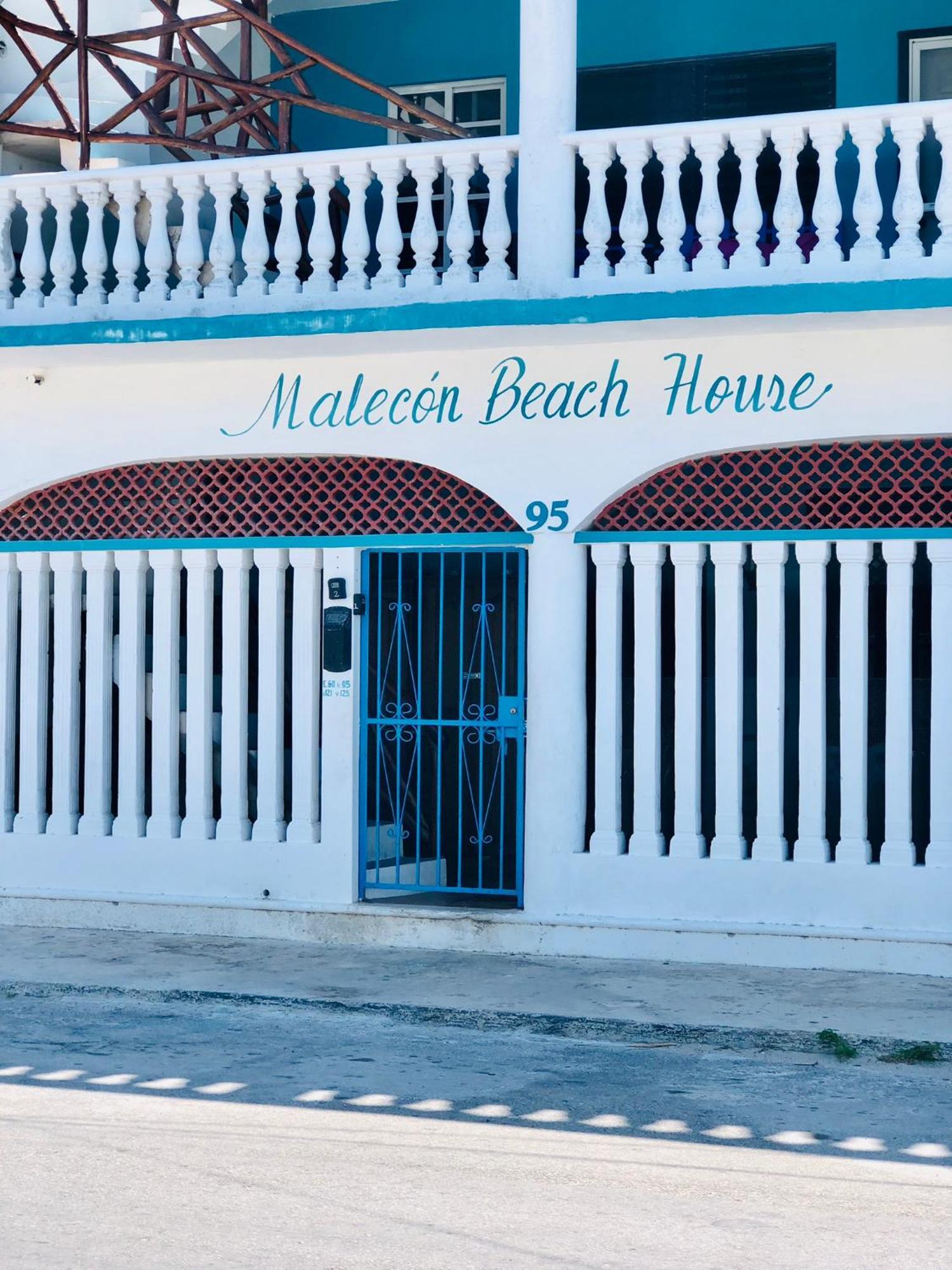 Malecon Beach House In Progreso 1 Block From Beach Exterior foto